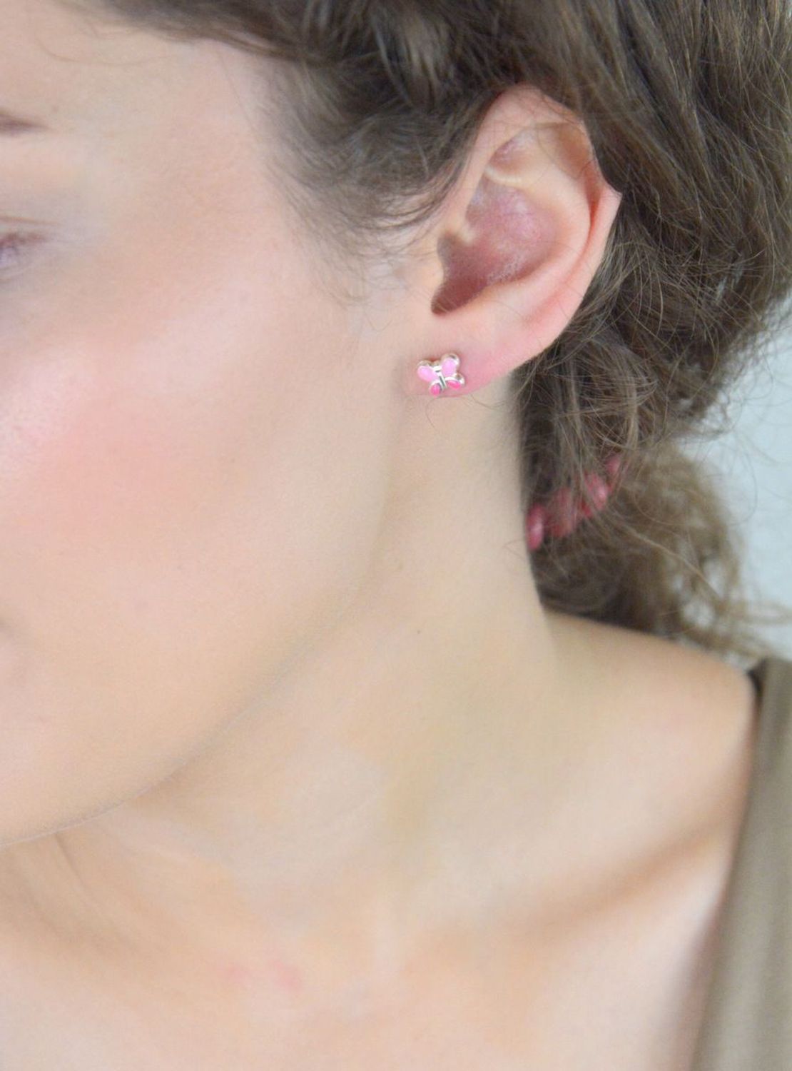 Kolczyki dla dziewczynki na wkrętki 'Różowe motylki' DIA-KLC-SET002P-925.png