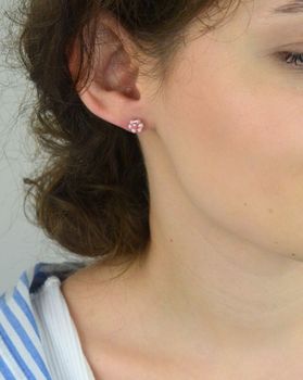 Urocze kolczyki srebrne 925 w kształcie kwiatuszków z różową emalią i zapięciem na sztyft. Idealne dla dziewczynek i kobiet. Doskonały prezent na każdą okazję (6).JPG