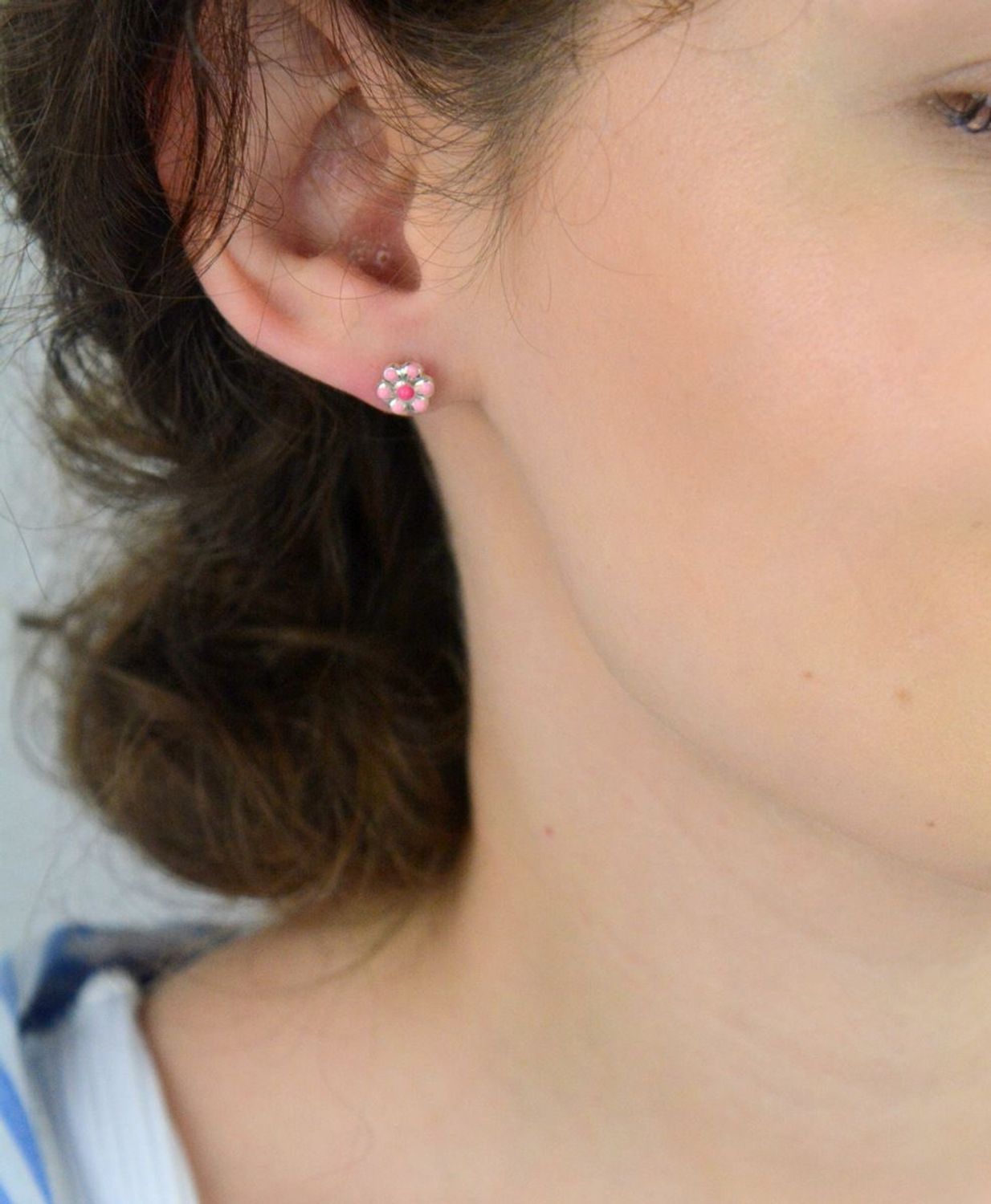 Kolczyki na wkrętki 'Różowe Stokrotki z emalią' DIA-KLC-SET004P-925.png