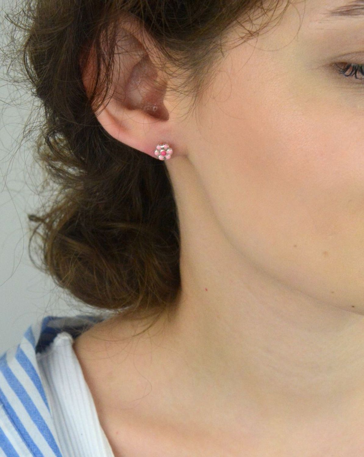 Kolczyki na wkrętki 'Różowe Stokrotki z emalią' DIA-KLC-SET004P-925.png