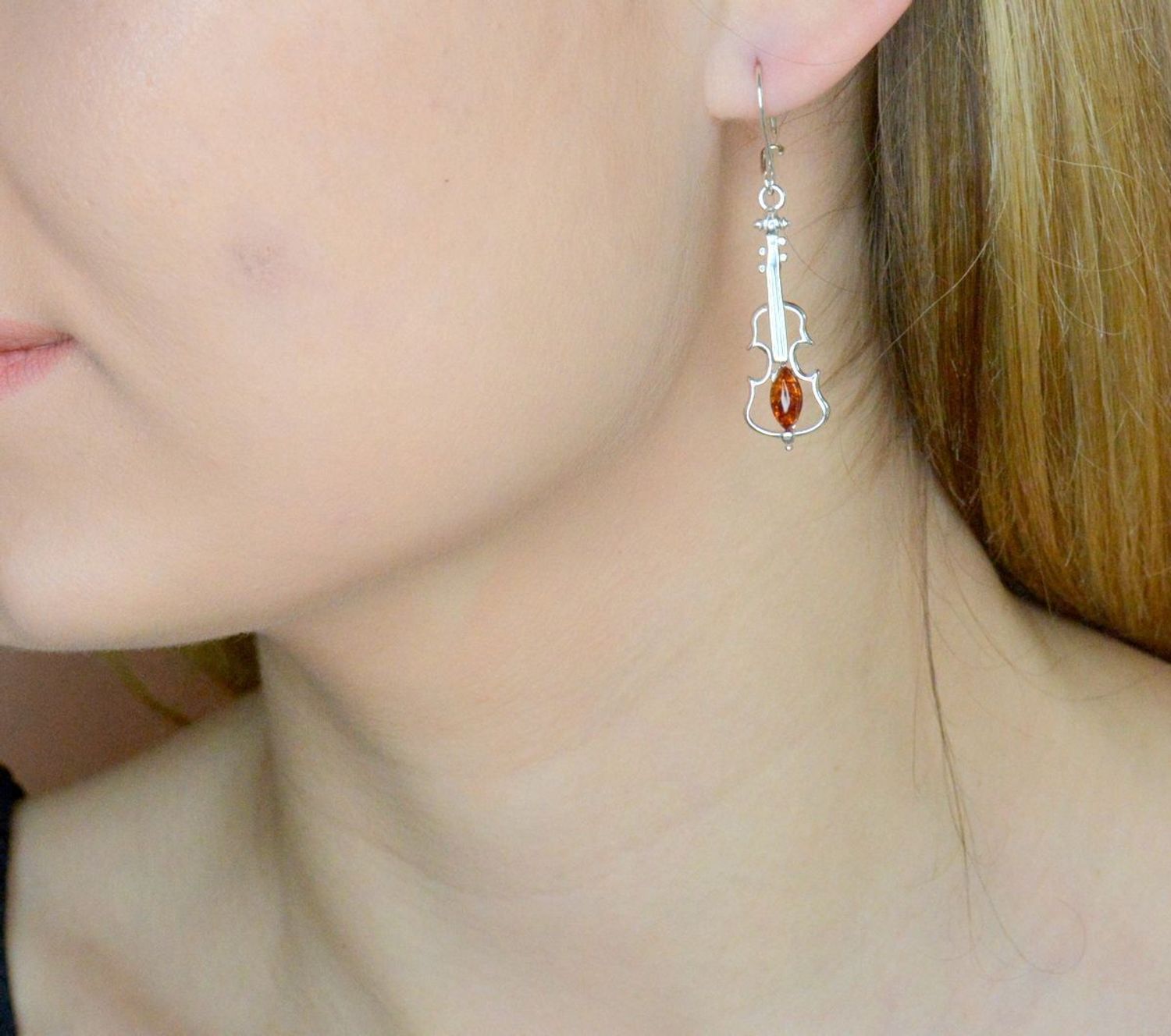 Srebrne kolczyki delikatne wiszące skrzypce z bursztynem bałtyckim DIA-KLC-SKRZYPCE-925.jpg