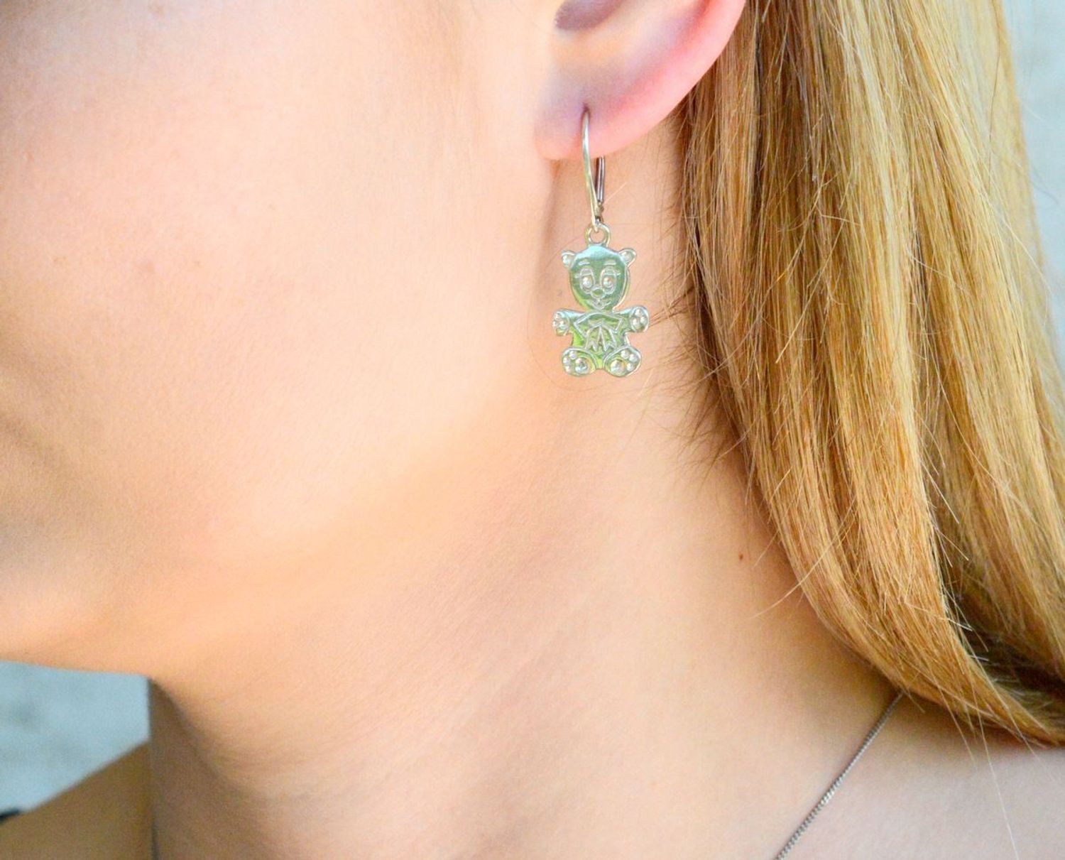 Srebrne kolczyki damskie 925 wiszące misie DIA-KLC-SP197S-925. Srebrne kolczyki damskie. Srebrne kolczyki wiszące. Kolczyki srebrne z wiszącym misiem. Kolczyki na bigiel idealne na prezent..jpg