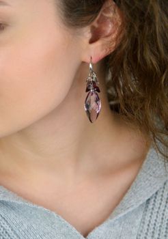 Kolczyki srebrne 925 z 7 opalizującymi kryształami Swarovski. Model DIA-KLC-SWAROVSKI12-925 (1).JPG