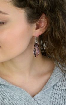 Kolczyki srebrne 925 z 7 opalizującymi kryształami Swarovski. Model DIA-KLC-SWAROVSKI12-925 (3).JPG