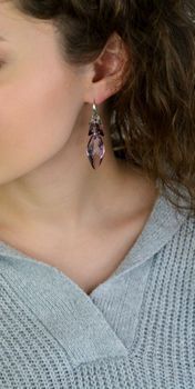 Kolczyki srebrne 925 z 7 opalizującymi kryształami Swarovski. Model DIA-KLC-SWAROVSKI12-925 (5).JPG