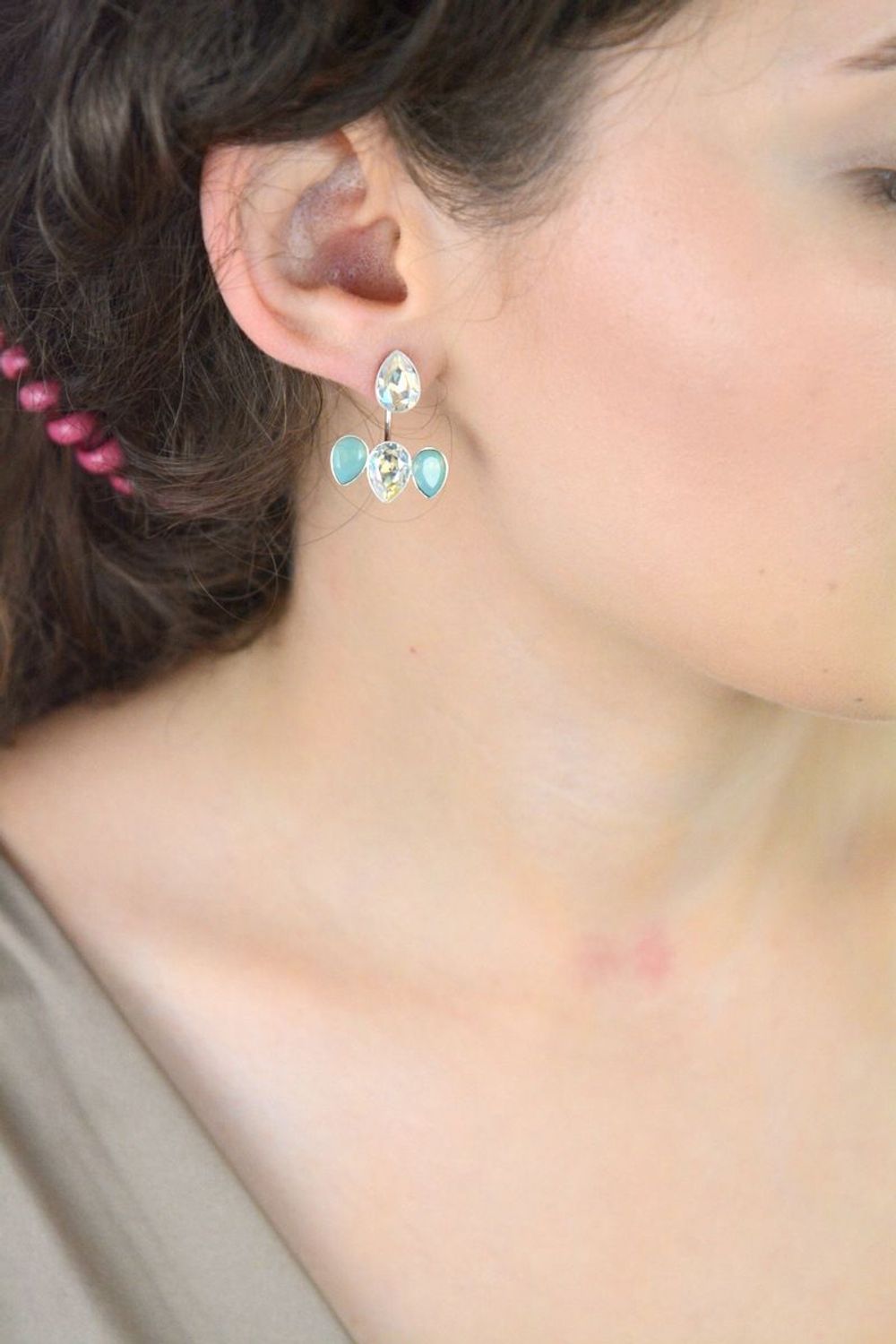 Kolczyki srebrne 925 damskie DIA-KLC-SWAROVSKI8-925, kolorowe zausznice z kryształkami, zapięcie na sztyft. Długość 2,5 cm, szerokość 2,0 cm, waga 5,57 g. Modne i eleganckie.1.jpg