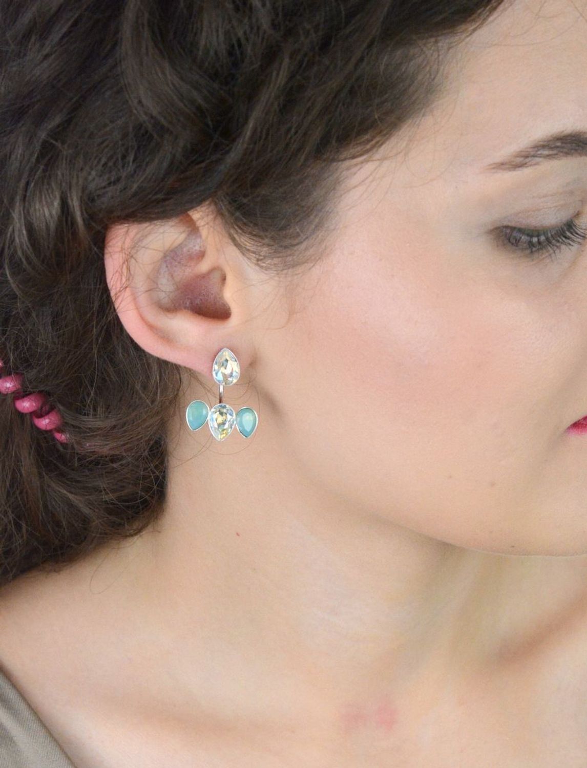 Kolczyki srebrne 925 damskie DIA-KLC-SWAROVSKI8-925, kolorowe zausznice z kryształkami, zapięcie na sztyft. Długość 2,5 cm, szerokość 2,0 cm, waga 5,57 g. Modne i eleganckie.1.jpg