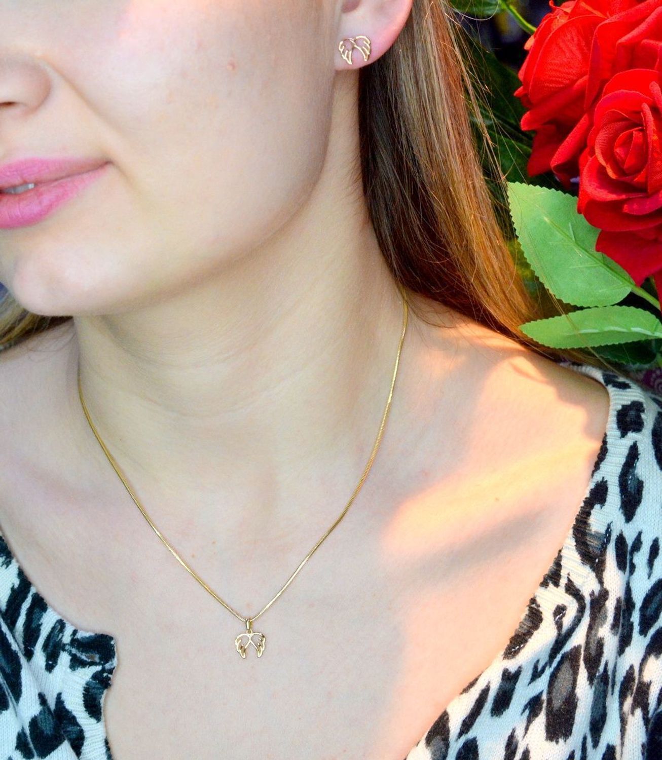 Złote kolczyki 585 skrzydełka wkrętki DIA-KLC-UCCH02-Y-585. Minimalistyczna biżuteria zapinana na wygodne zapięcie na sztyft, doda subtelnego blasku stworzonej stylizacji. Tego typu kolczyki, pięknie się będą prezentował.jpg