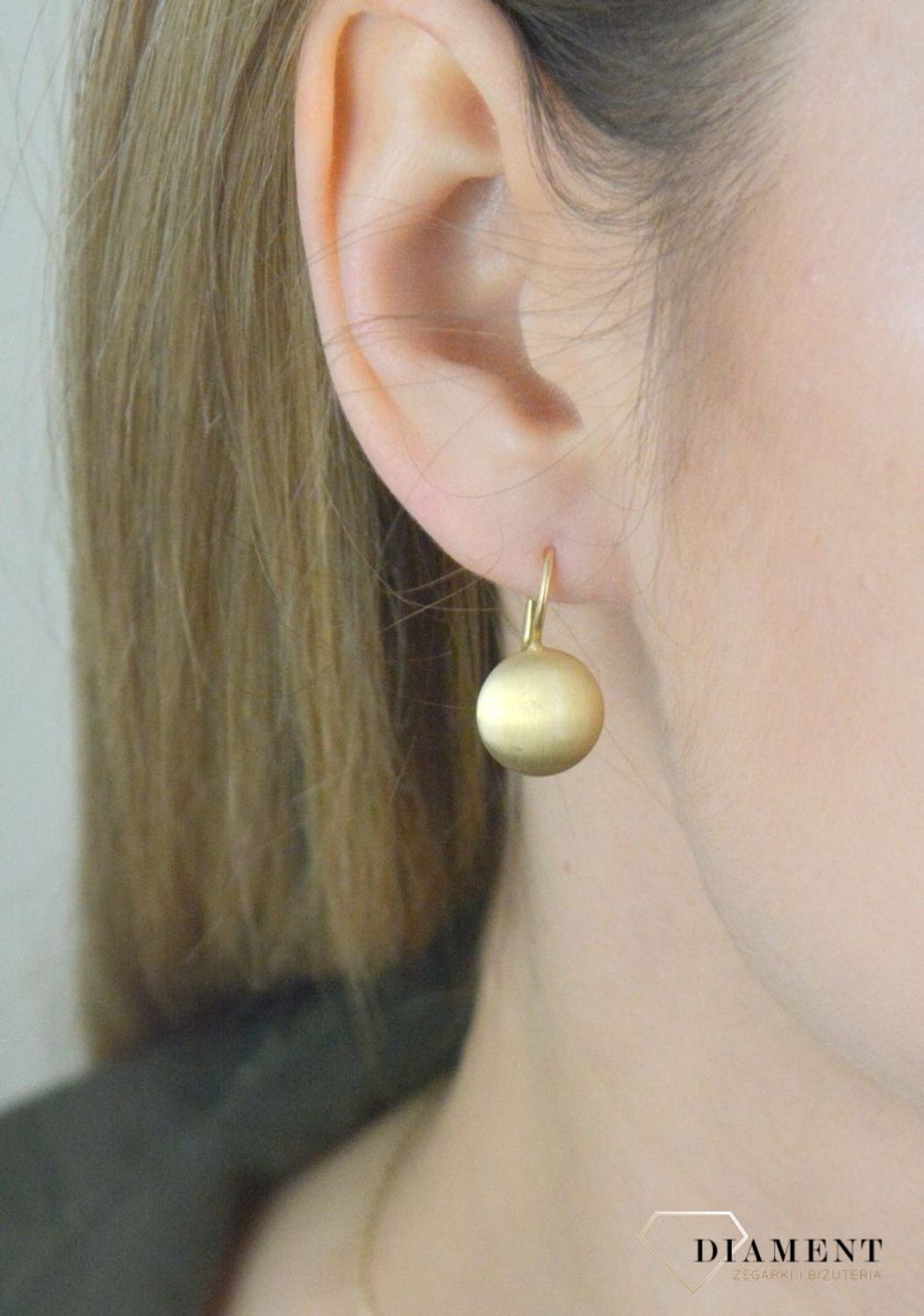 Srebrne kolczyki okrągłe matowe w pozłoceniu DIA-KLC-Z0310220-925. Kolczyki wykonane z srebra próby 925 w pozłoceniu żółtego złota. Biżuteria w macie to jeden z najnowszych trendów. Modne kolczyki będą doskonałym prezentem..jpg