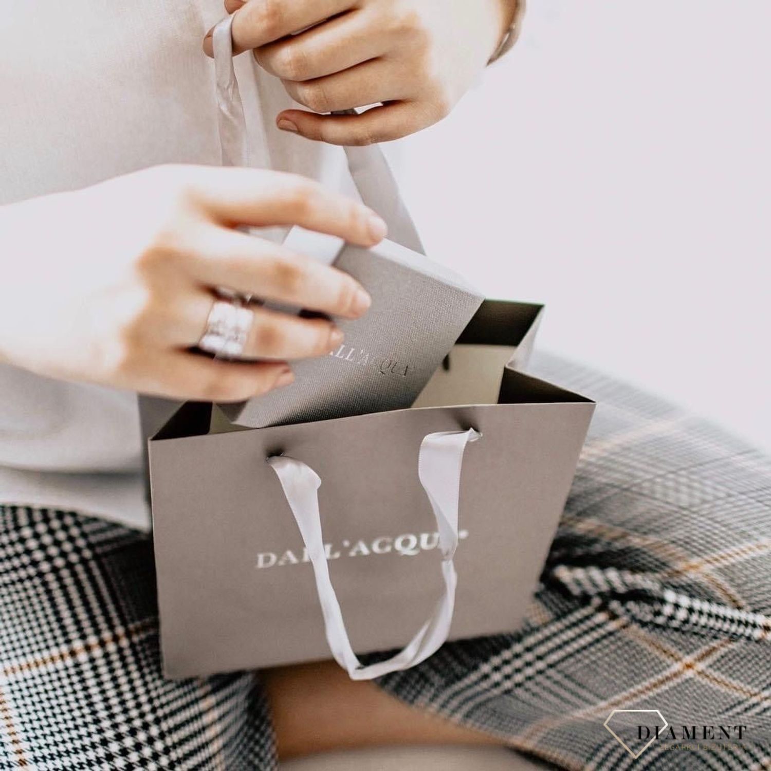 Srebrne kolczyki z perłami wiszące pokryte złotem DIA-KLC-Z4180047-925.jpg