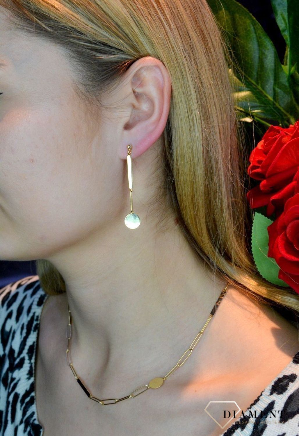 Złote kolczyki 585 wiszące pełne kółeczka DIA-KLC-ZO3037-585.  Złote kolczyki wykonane z najwyższej jakości żółtego złota, próba 585, waga około 2,58 gram. Kolczyki w minimalistycznym stylu, wpisujące się w obecne trendy.jpg