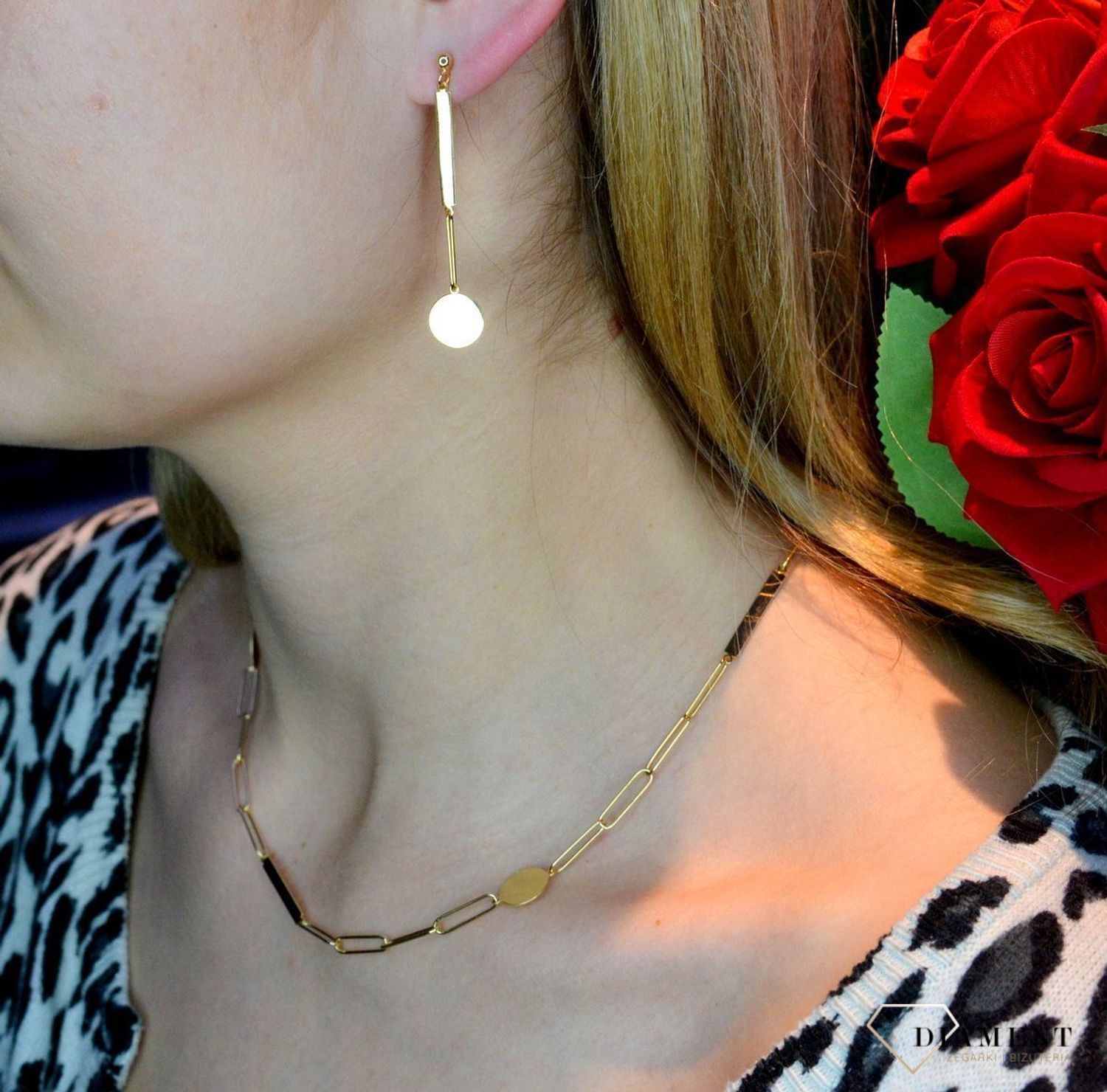 Złote kolczyki 585 wiszące pełne kółeczka DIA-KLC-ZO3037-585.  Złote kolczyki wykonane z najwyższej jakości żółtego złota, próba 585, waga około 2,58 gram. Kolczyki w minimalistycznym stylu, wpisujące się w obecne trendy.jpg