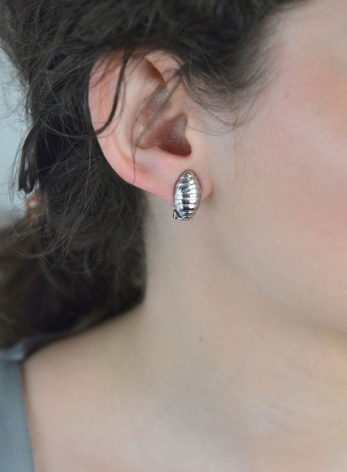 Klipsy srebrne z ozdobnym wzorem próba 925, DIA-KLI-12825-925 Eleganckie srebrne klipsy o wyjątkowym, ozdobnym wzorze, który nadaje biżuterii subtelnego charakteru i elegancji.1.jpg