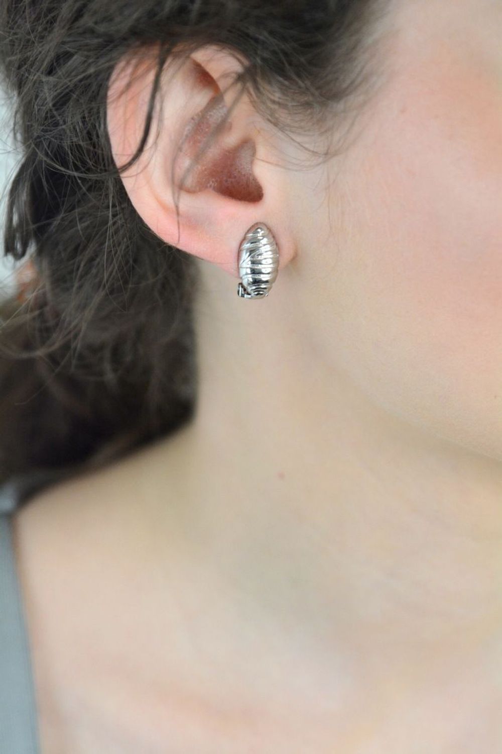 Klipsy srebrne z ozdobnym wzorem próba 925, DIA-KLI-12825-925 Eleganckie srebrne klipsy o wyjątkowym, ozdobnym wzorze, który nadaje biżuterii subtelnego charakteru i elegancji.1.jpg