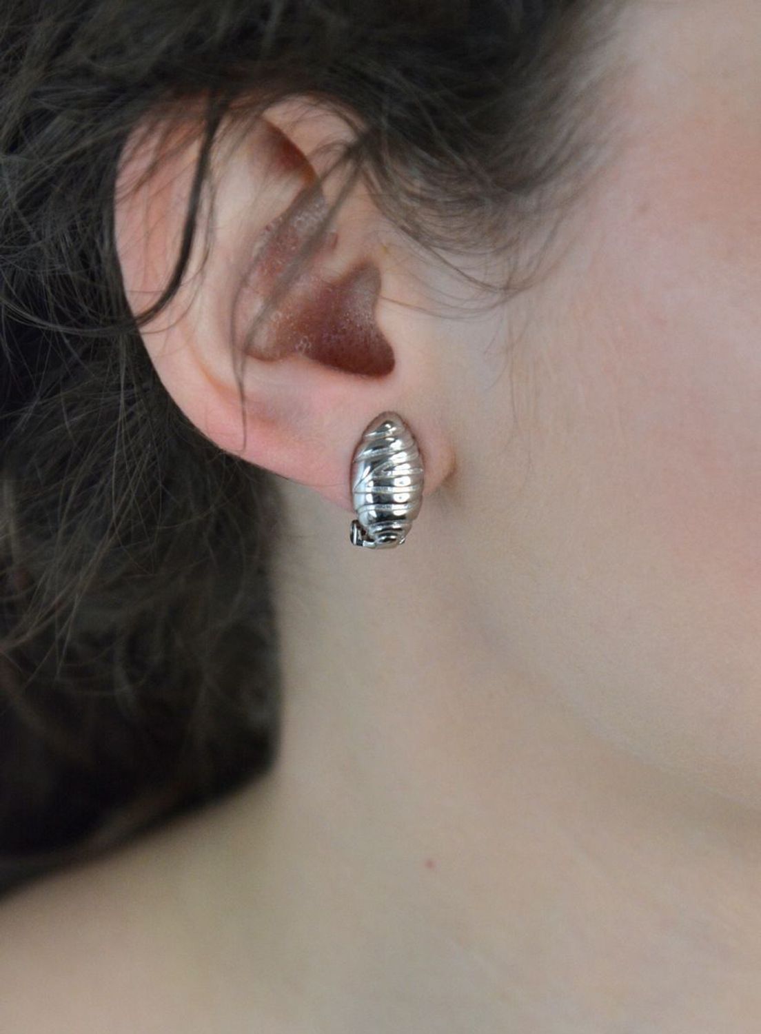 Klipsy srebrne z ozdobnym wzorem próba 925, DIA-KLI-12825-925 Eleganckie srebrne klipsy o wyjątkowym, ozdobnym wzorze, który nadaje biżuterii subtelnego charakteru i elegancji.1.jpg