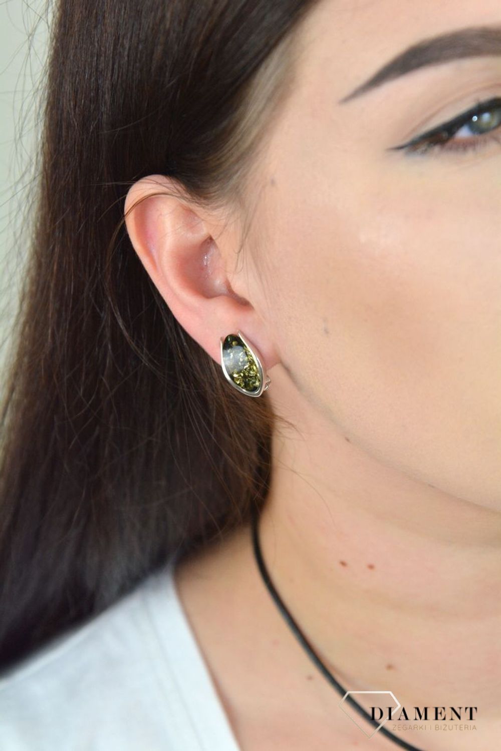 Srebrne kolczyki klipsy z zielonym bursztynem DIA-KLI-4595-925.jpg