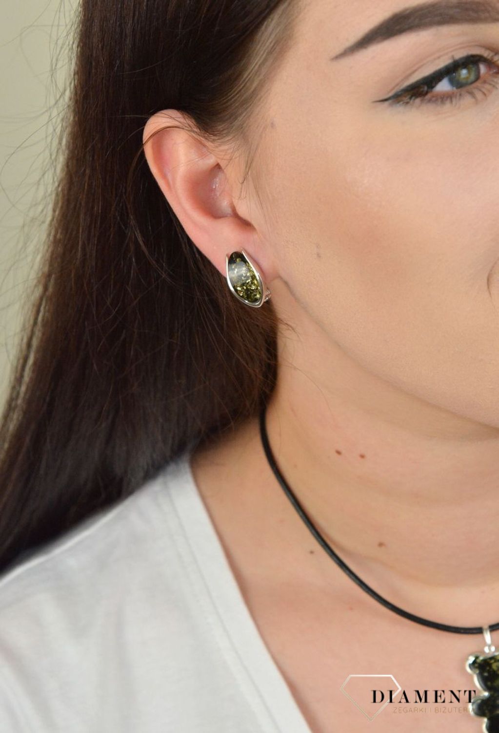 Srebrne kolczyki klipsy z zielonym bursztynem DIA-KLI-4595-925.jpg