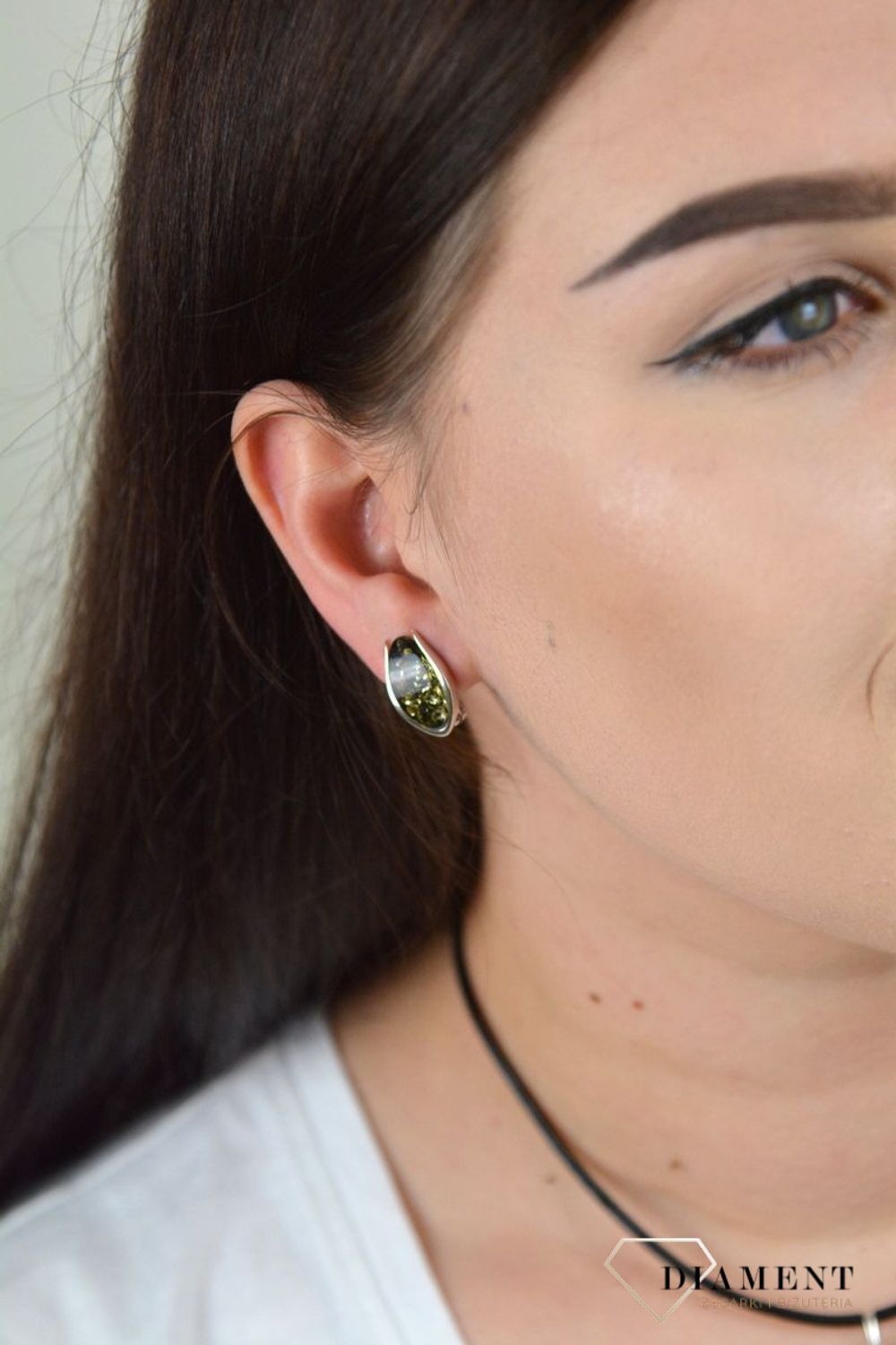 Srebrne kolczyki klipsy z zielonym bursztynem DIA-KLI-4595-925.jpg