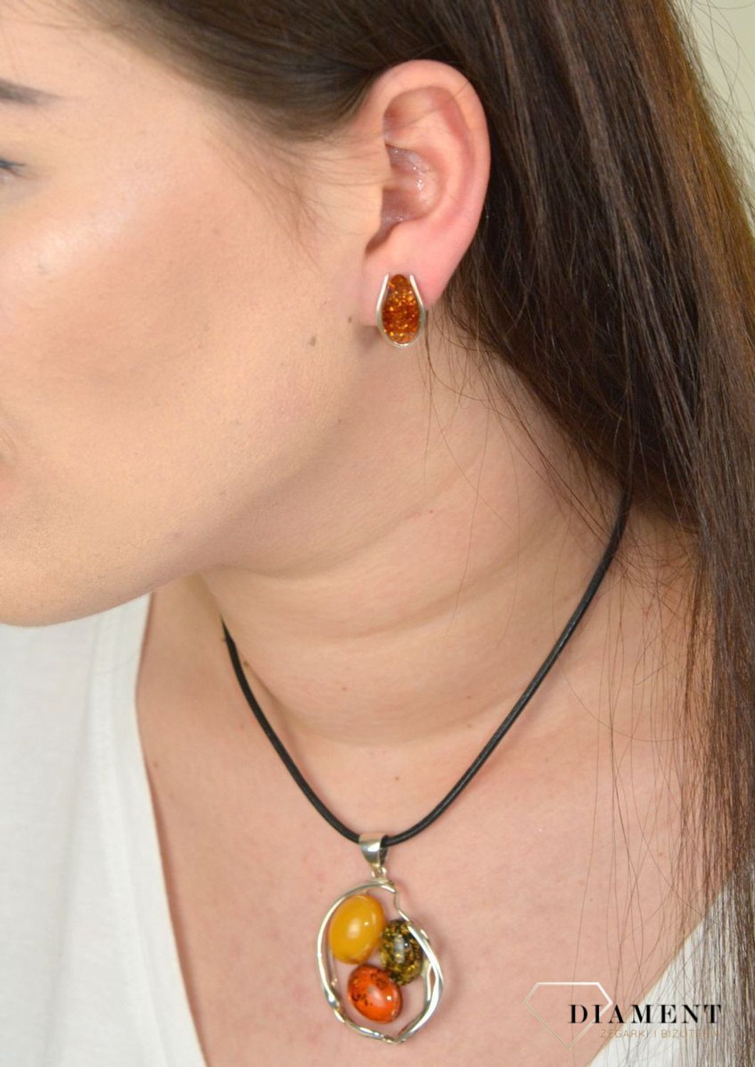 Srebrne kolczyki klipsy z brązowym bursztynem DIA-KLI-4596-925.jpg