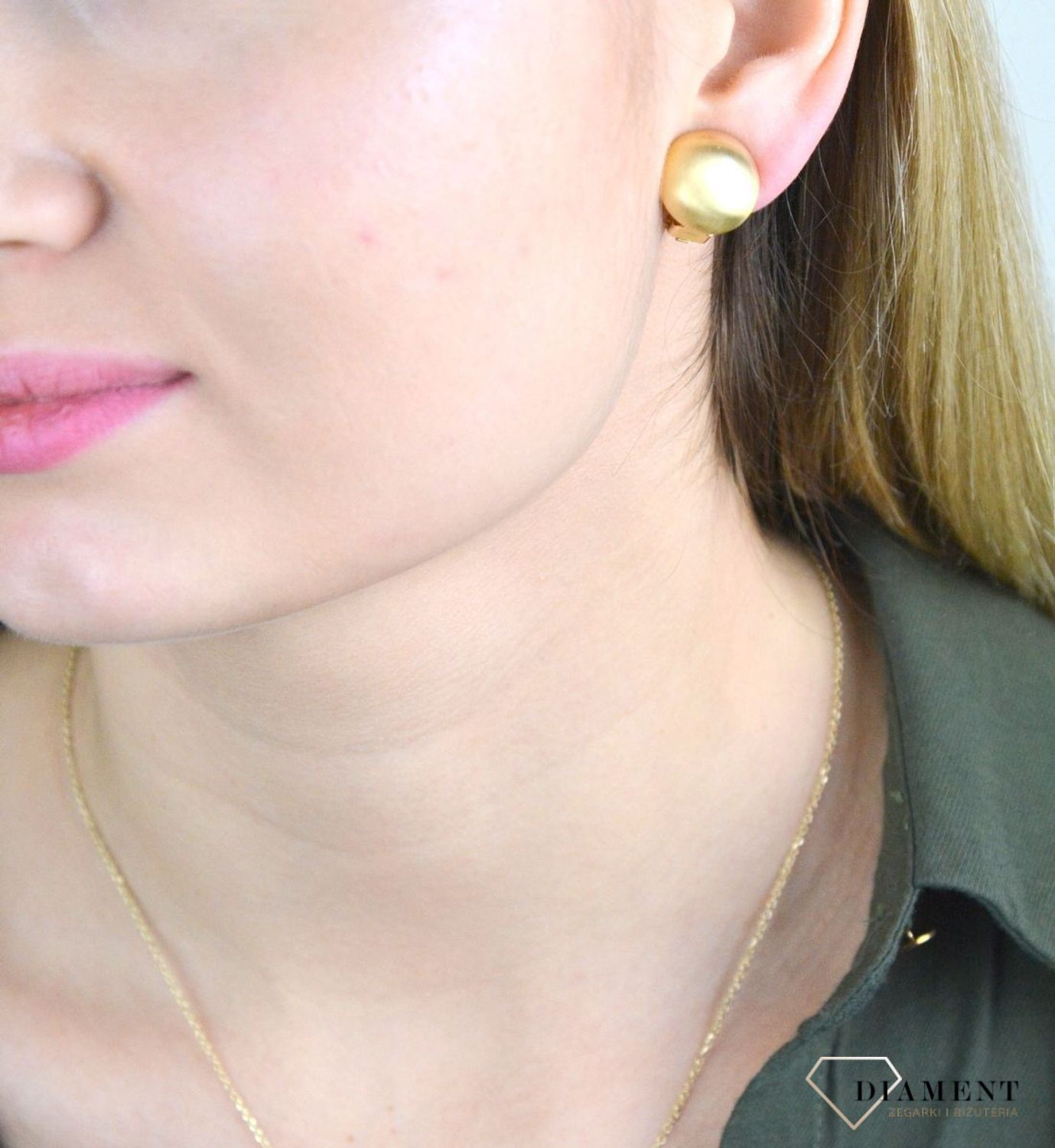 Klipsy srebrne kulki matowe w pozłoceniu DIA-KLI-Z0310271-925. Klipsy będą doskonałym dodatkiem do codziennych jak i wieczorowych kreacji. Minimalistyczny dodatek ożywi stylizację. Do kolczyków można dopasować łańcuszek oraz.jpg