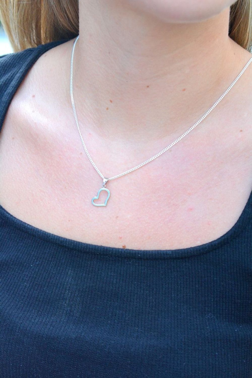 Srebrny komplet biżuterii Serduszko DIA-KLP-6702-925. Srebrny komplet biżuterii. Biżuteria srebrna kolczyki i zawieszka. Komplet srebrny Serduszko. Komplet z motywem serca. Komplet damski srebrny idealny na prezent. Komplet dl.jpg