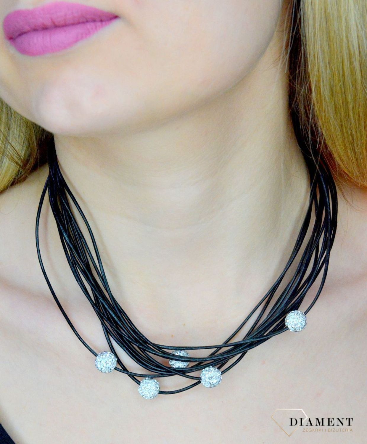 Naszyjnik skórzany na rzemyku kolia z kryształkami Swarovski DIA-KOLIA-SWAROVSKI-RZEMYK-925. Naszyjnik w formie kolie z kulkami z kryształkami Swarovskiego. Piękna kolia ze skórzanego rzemyku. Naszyjnik złożony z kilku rzemyk.jpg