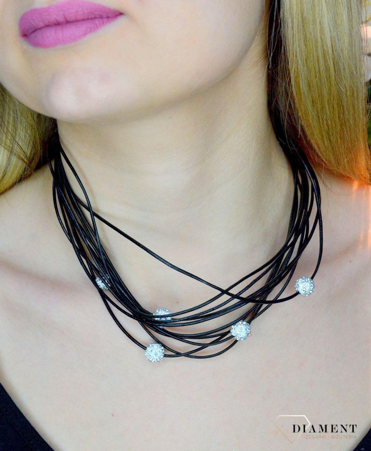 Naszyjnik skórzany na rzemyku kolia z kryształkami Swarovski DIA-KOLIA-SWAROVSKI-RZEMYK-925. Naszyjnik w formie kolie z kulkami z kryształkami Swarovskiego. Piękna kolia ze skórzanego rzemyku. Naszyjnik złożony z kilku rzemyk.jpg