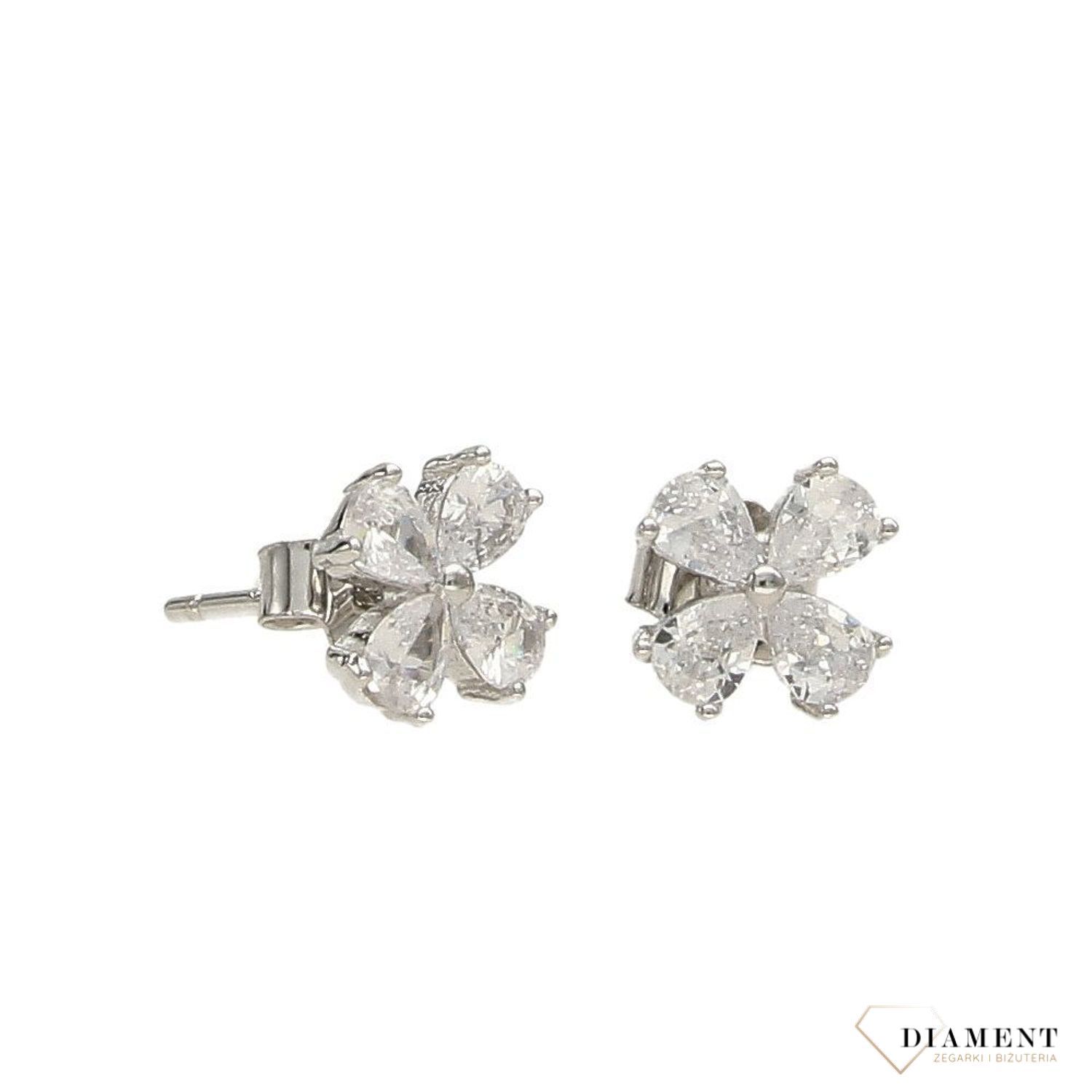 Srebrny komplet biżuterii w kształcie kwiatka DIA-KPL-0798-925 (1).jpg