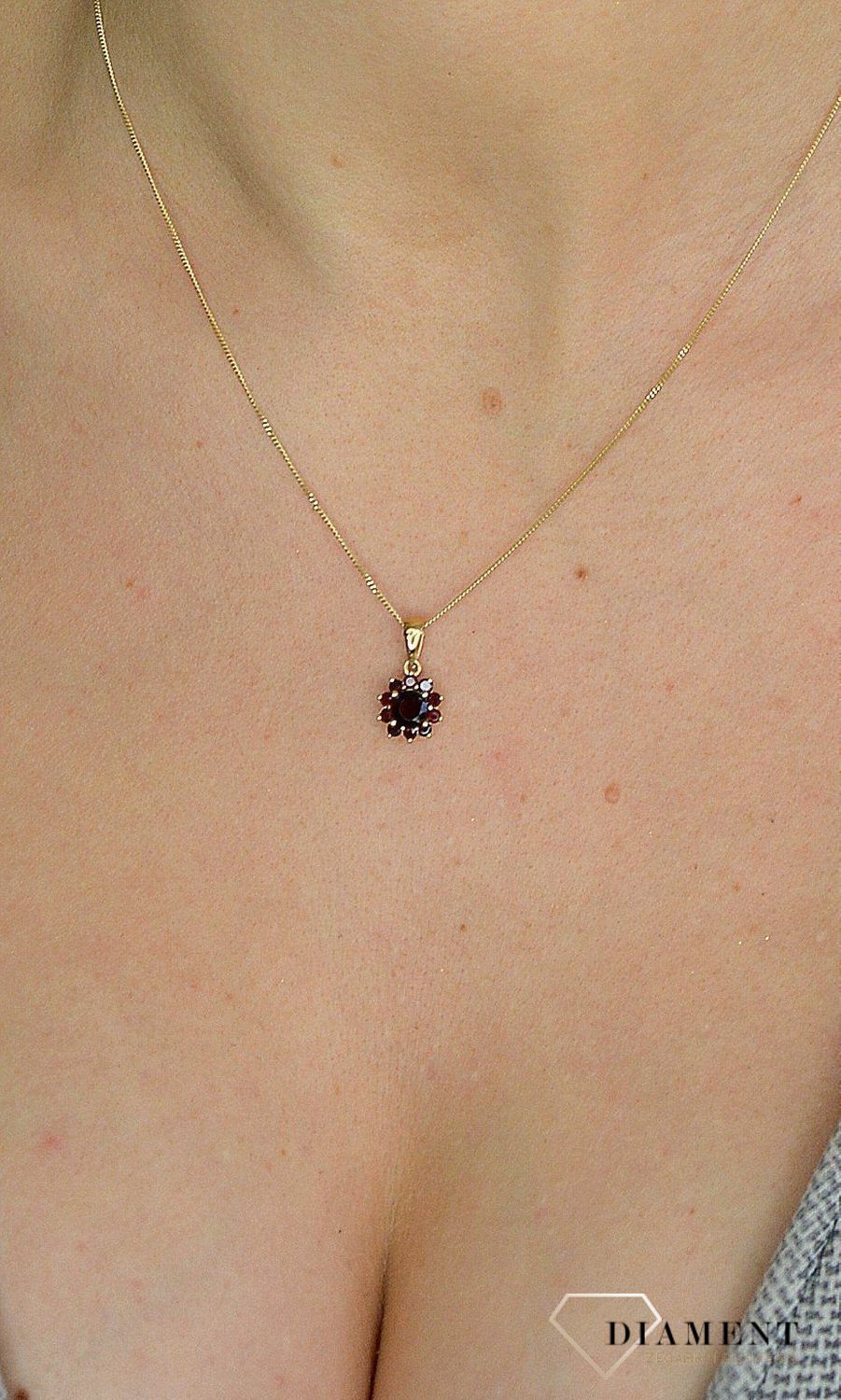 Komplet złotej biżuterii 585 kolczyki i zawieszka z granatem DIA-KPL-1006-585.jpg