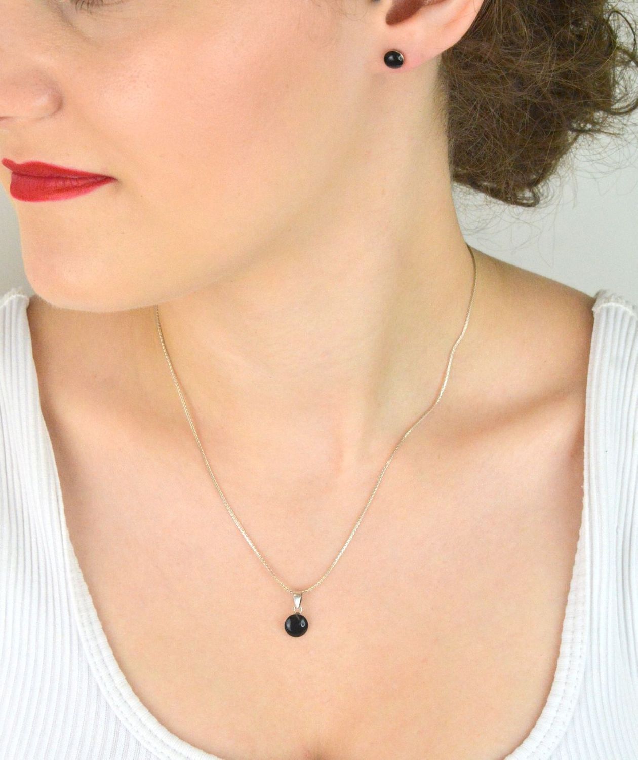 Srebrny komplet biżuterii z czarną masą jubilerską – kolczyki na sztyft i zawieszka, Srebro 925 (1).jpg