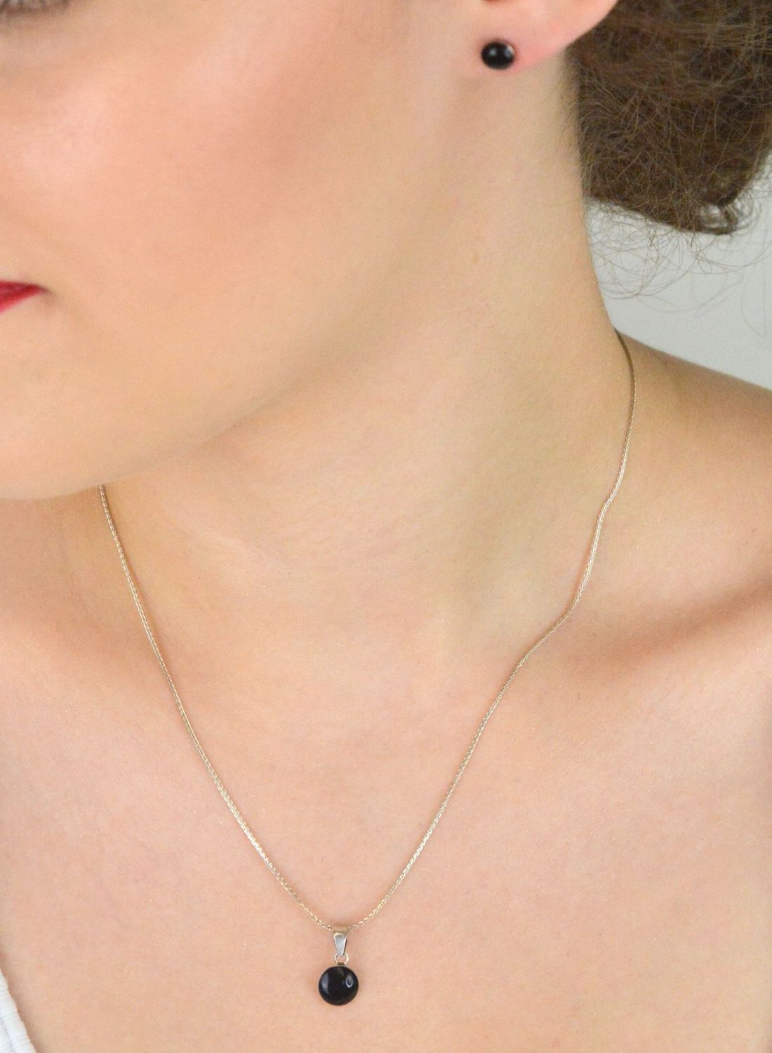 Srebrny komplet biżuterii z czarną masą jubilerską – kolczyki na sztyft i zawieszka, Srebro 925 (1).jpg