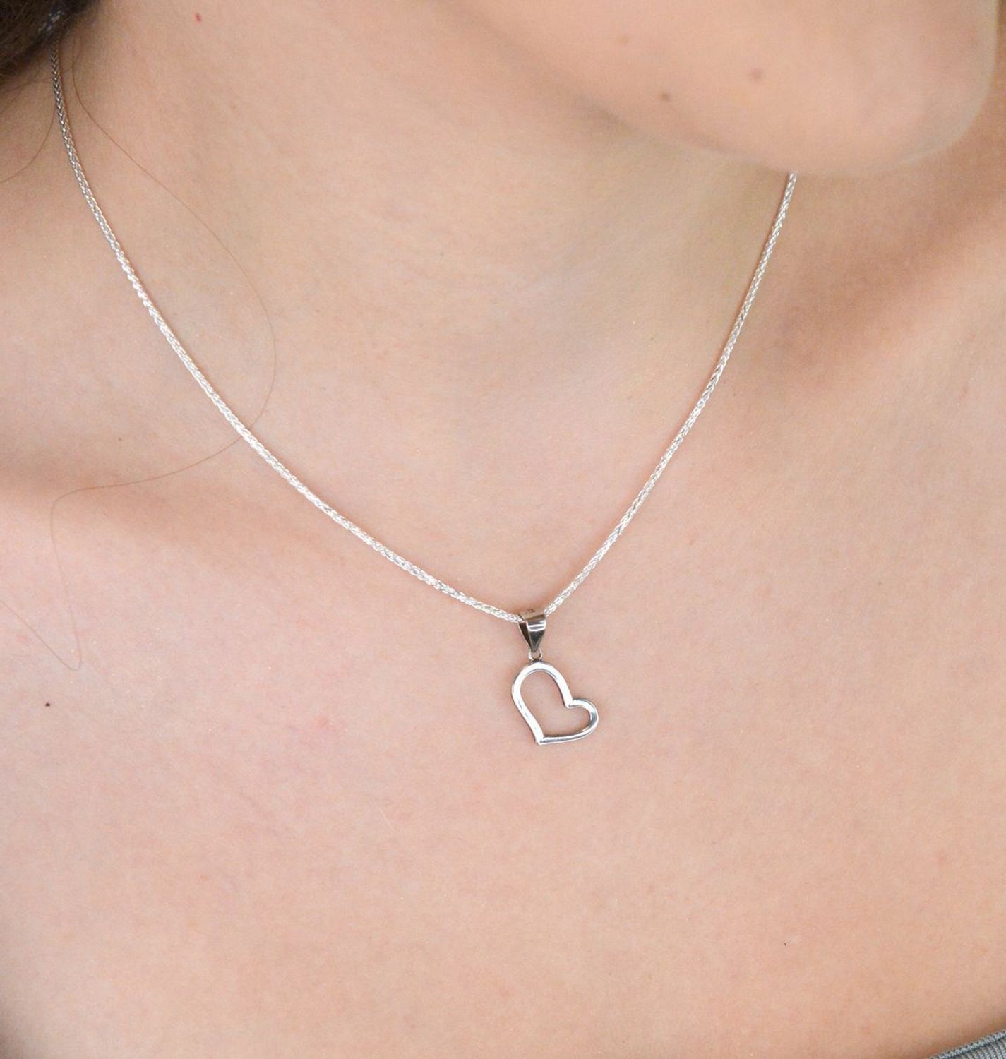 Komplet srebrny 925 DIA-KPL-13636-925 – kolczyki i zawieszka serduszka z białą emalią.jpg