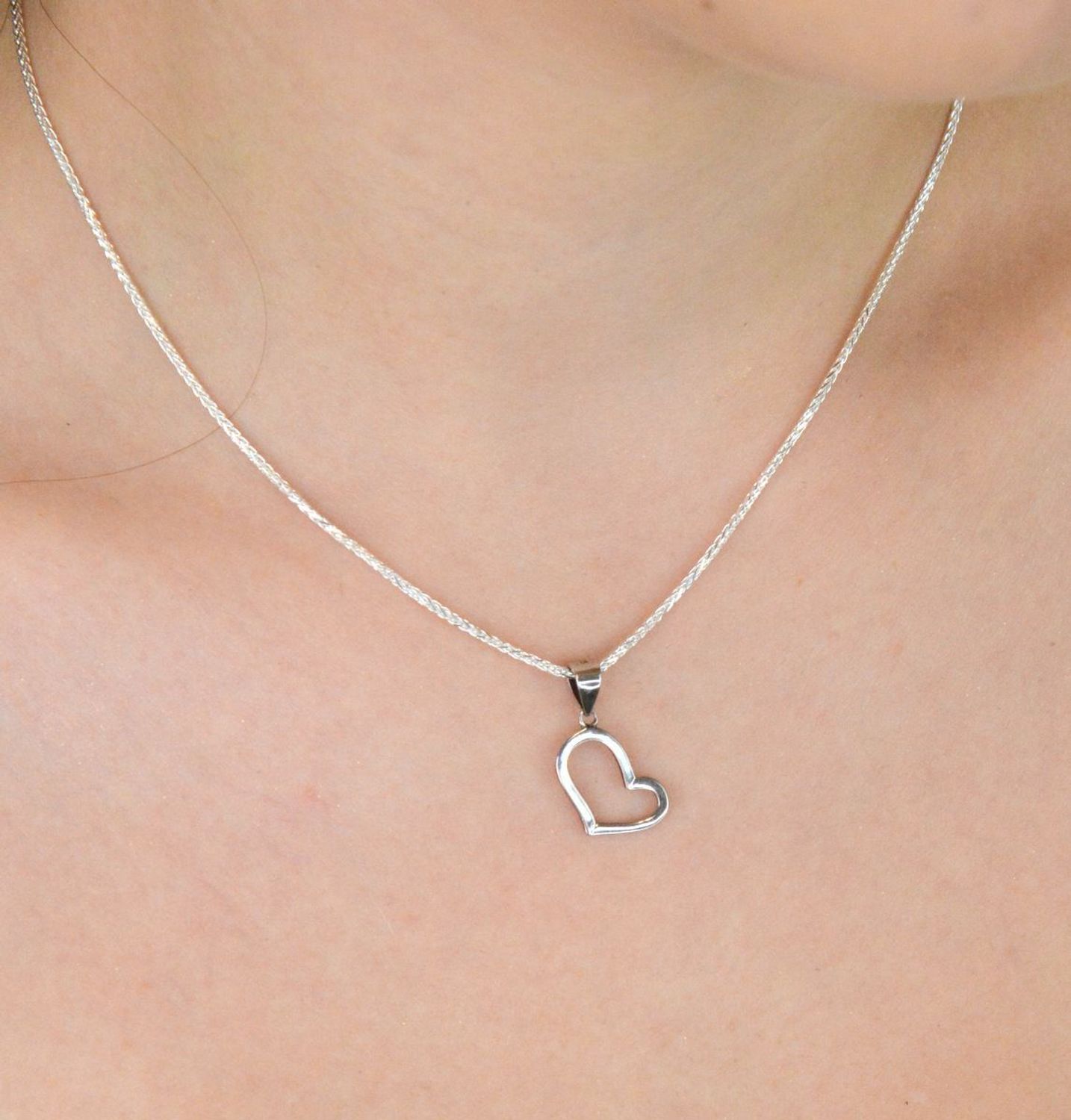 Komplet srebrny 925 DIA-KPL-13636-925 – kolczyki i zawieszka serduszka z białą emalią.jpg