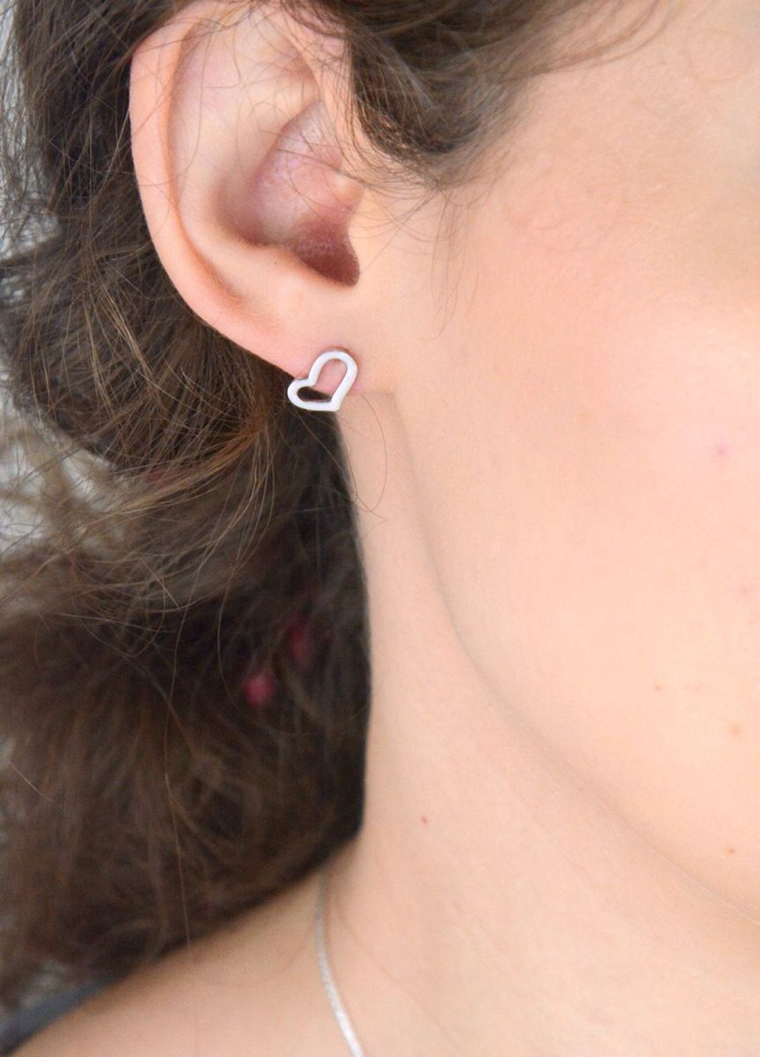 Komplet srebrny 925 DIA-KPL-13636-925 – kolczyki i zawieszka serduszka z białą emalią.jpg