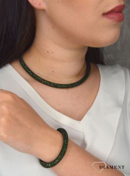 Komplet biżuterii w kolorze zielonym DIA-KPL-2997-INNE. Komplet biżuterii w kolorze zielonym to propozycja ponadczasowej biżuterii od sklepu jubilerskiego Diament. Oryginalna i ponadczasowa biżuteria (4).JPG