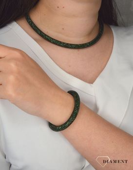 Komplet biżuterii w kolorze zielonym DIA-KPL-2997-INNE. Komplet biżuterii w kolorze zielonym to propozycja ponadczasowej biżuterii od sklepu jubilerskiego Diament. Oryginalna i ponadczasowa biżuteria (5).JPG