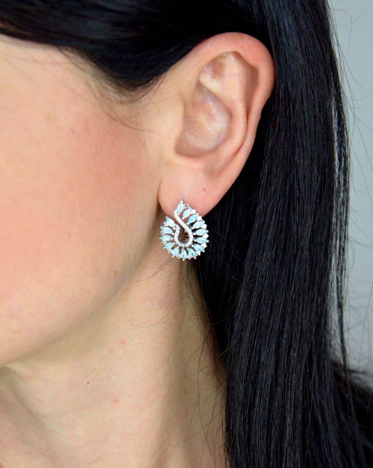 Srebrny komplet biżuterii o zaokrąglonym kształcie z niebieską cyrkonią DIA-KPL-3265-925.jpg