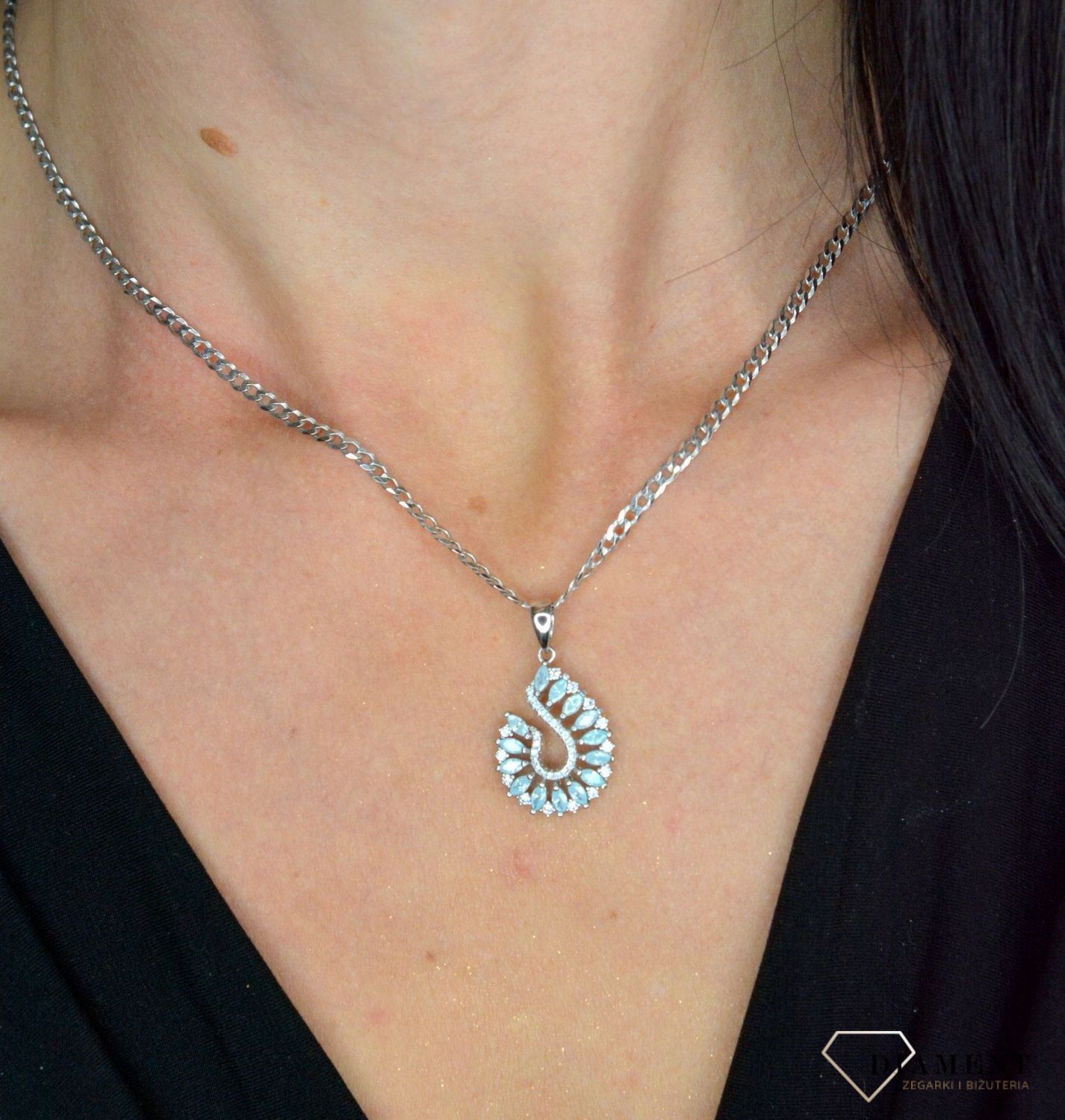 Srebrny komplet biżuterii o zaokrąglonym kształcie z niebieską cyrkonią DIA-KPL-3265-925.jpg