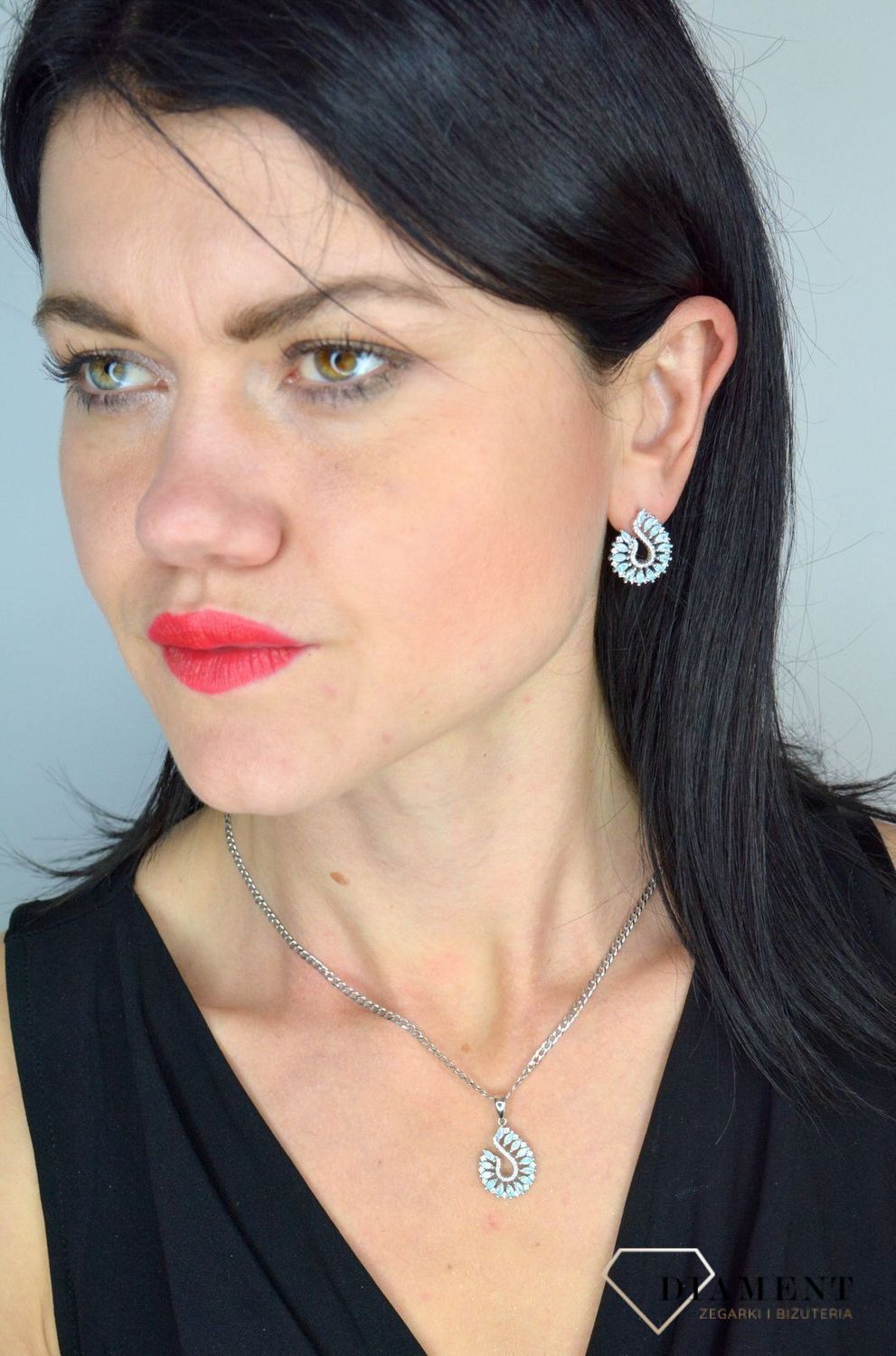 Srebrny komplet biżuterii o zaokrąglonym kształcie z niebieską cyrkonią DIA-KPL-3265-925.jpg
