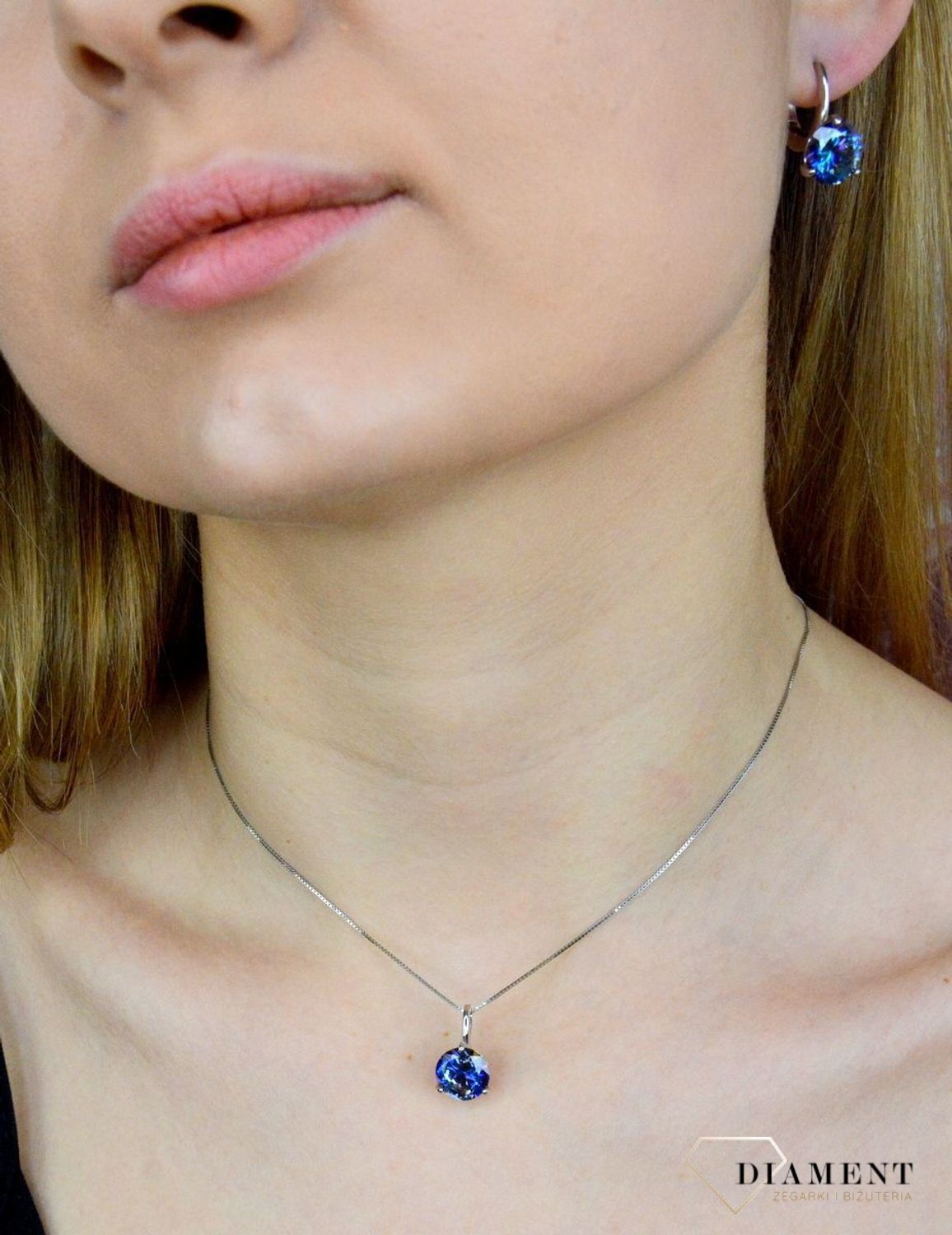 Srebrny komplet  syntetyczny Tanzanit  DIA-KPL-3705-925  Srebrny komplet biżuterii. Srebrny komplet z syntetycznym Tanzanitem. Komplet biżuterii srebrnej pięknie opalizujący. Idealny komplet na prezent..jpg