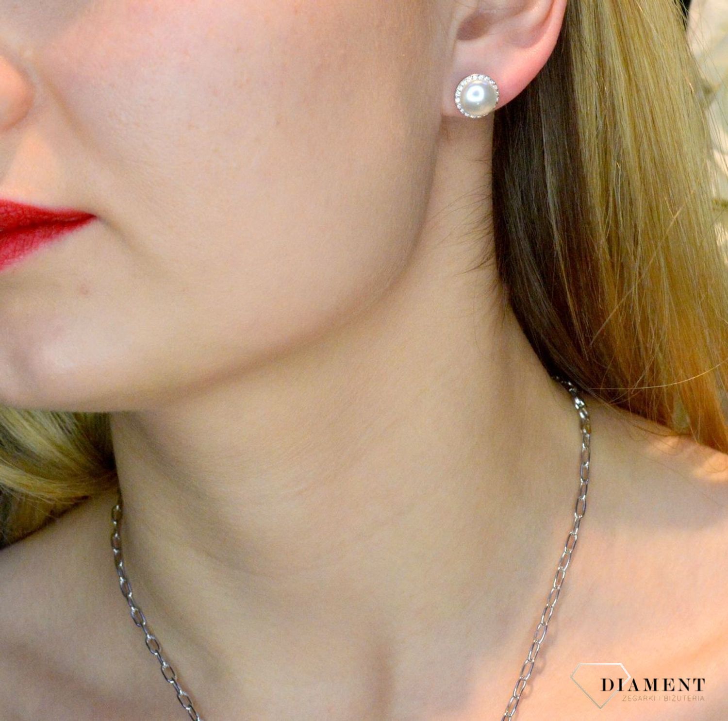 Komplet srebrny damski perełka w cyrkoniach DIA-KPL-37058-925. Komplet srebrny z perełką. Komplet biżuterii srebrnej dla kobiety. Idealny komplet dla kobiety na prezent. Zawieszka i kolczyki z perełką..jpg
