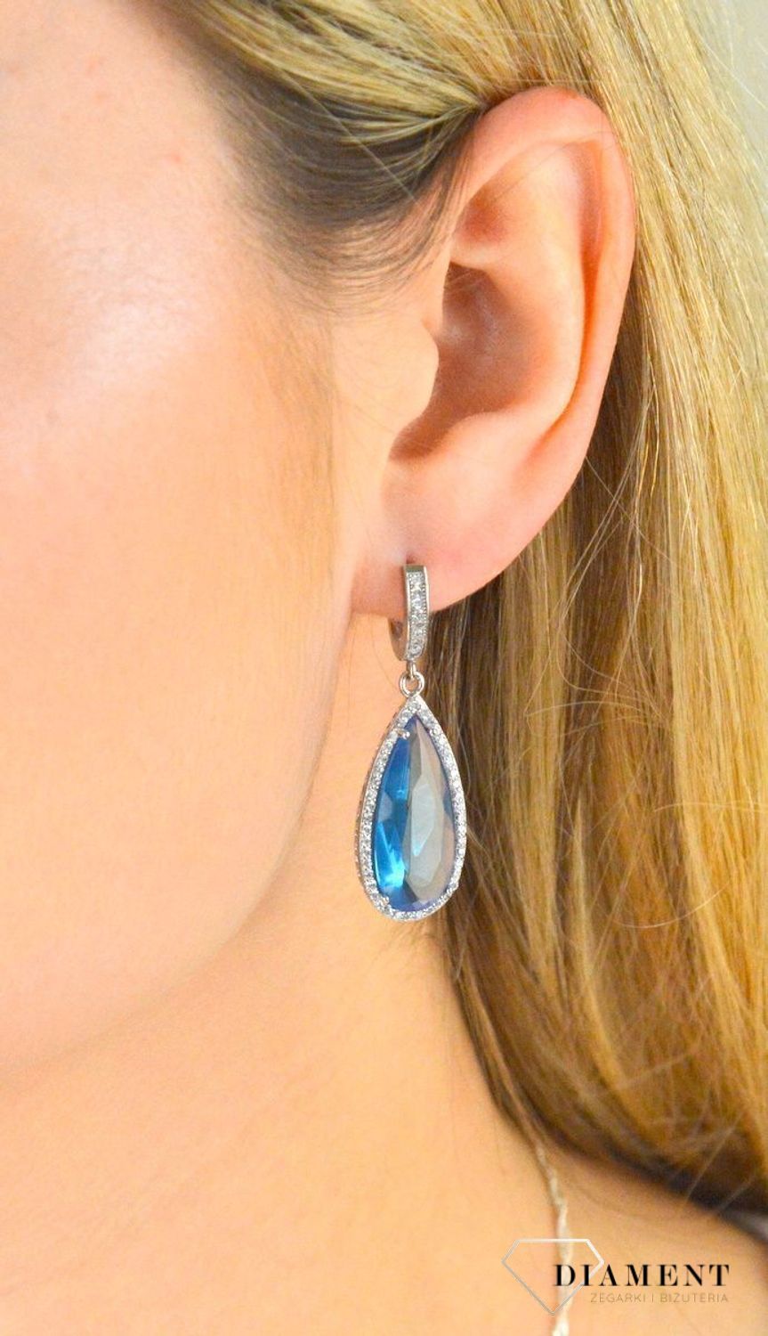 Komplet srebrnej biżuterii Kolczyki i zawieszka Cyrkonie DIA-KPL-6079-925. Komplet srebrnej biżuterii. Komplet zawieszka i kolczyki. Komplet biżuterii z cyrkonią. Idealny komplet biżuterii na prezent..jpg