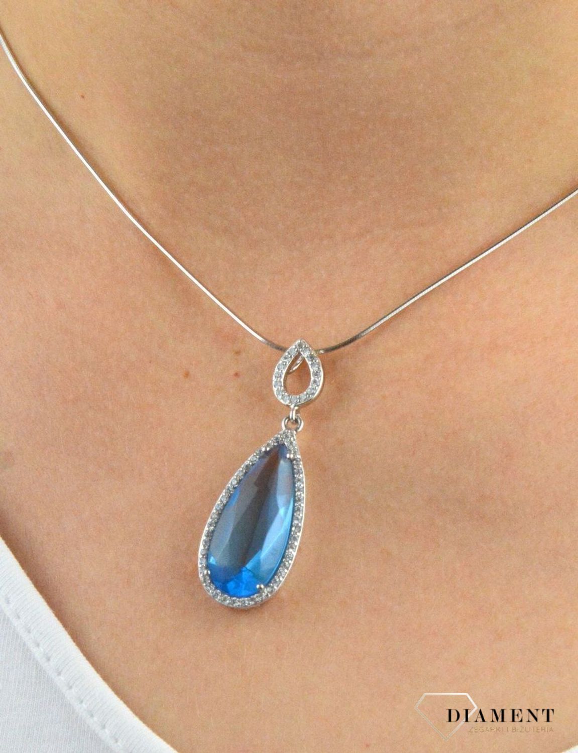 Komplet srebrnej biżuterii Kolczyki i zawieszka Cyrkonie DIA-KPL-6079-925. Komplet srebrnej biżuterii. Komplet zawieszka i kolczyki. Komplet biżuterii z cyrkonią. Idealny komplet biżuterii na prezent..jpg