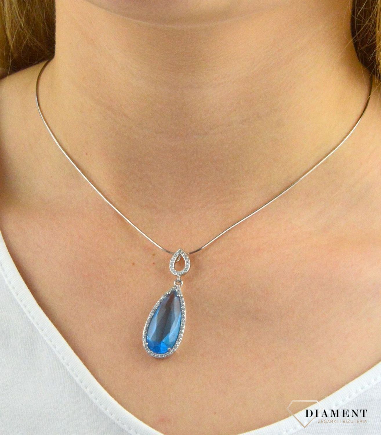 Komplet srebrnej biżuterii Kolczyki i zawieszka Cyrkonie DIA-KPL-6079-925. Komplet srebrnej biżuterii. Komplet zawieszka i kolczyki. Komplet biżuterii z cyrkonią. Idealny komplet biżuterii na prezent..jpg