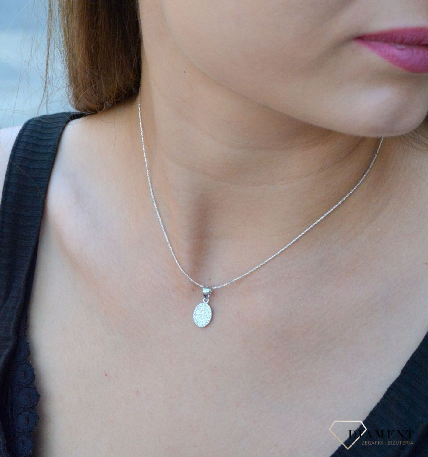 Komplet srebrny damski wysadzony cyrkoniami o owalnym kształcie  DIA-KPL-6331-925.  Srebrny komplet damski. Damski komplet srebrnej biżuterii. Biżuteria z cyrkoniami. Srebrny komplet zawieszka i kolczyki z cyrkoniami. Komplet.jpg