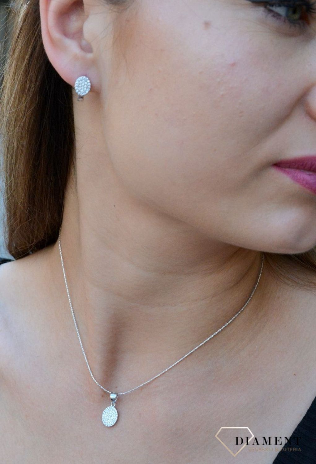 Komplet srebrny damski wysadzony cyrkoniami o owalnym kształcie  DIA-KPL-6331-925.  Srebrny komplet damski. Damski komplet srebrnej biżuterii. Biżuteria z cyrkoniami. Srebrny komplet zawieszka i kolczyki z cyrkoniami. Komplet.jpg