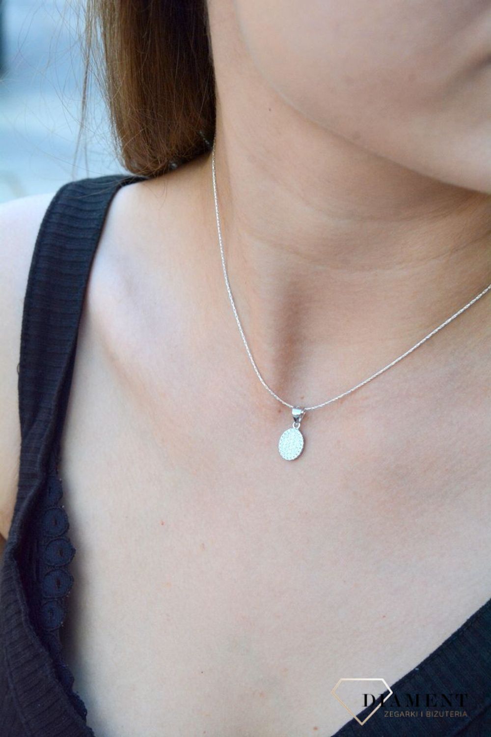 Komplet srebrny damski wysadzony cyrkoniami o owalnym kształcie  DIA-KPL-6331-925.  Srebrny komplet damski. Damski komplet srebrnej biżuterii. Biżuteria z cyrkoniami. Srebrny komplet zawieszka i kolczyki z cyrkoniami. Komplet.jpg