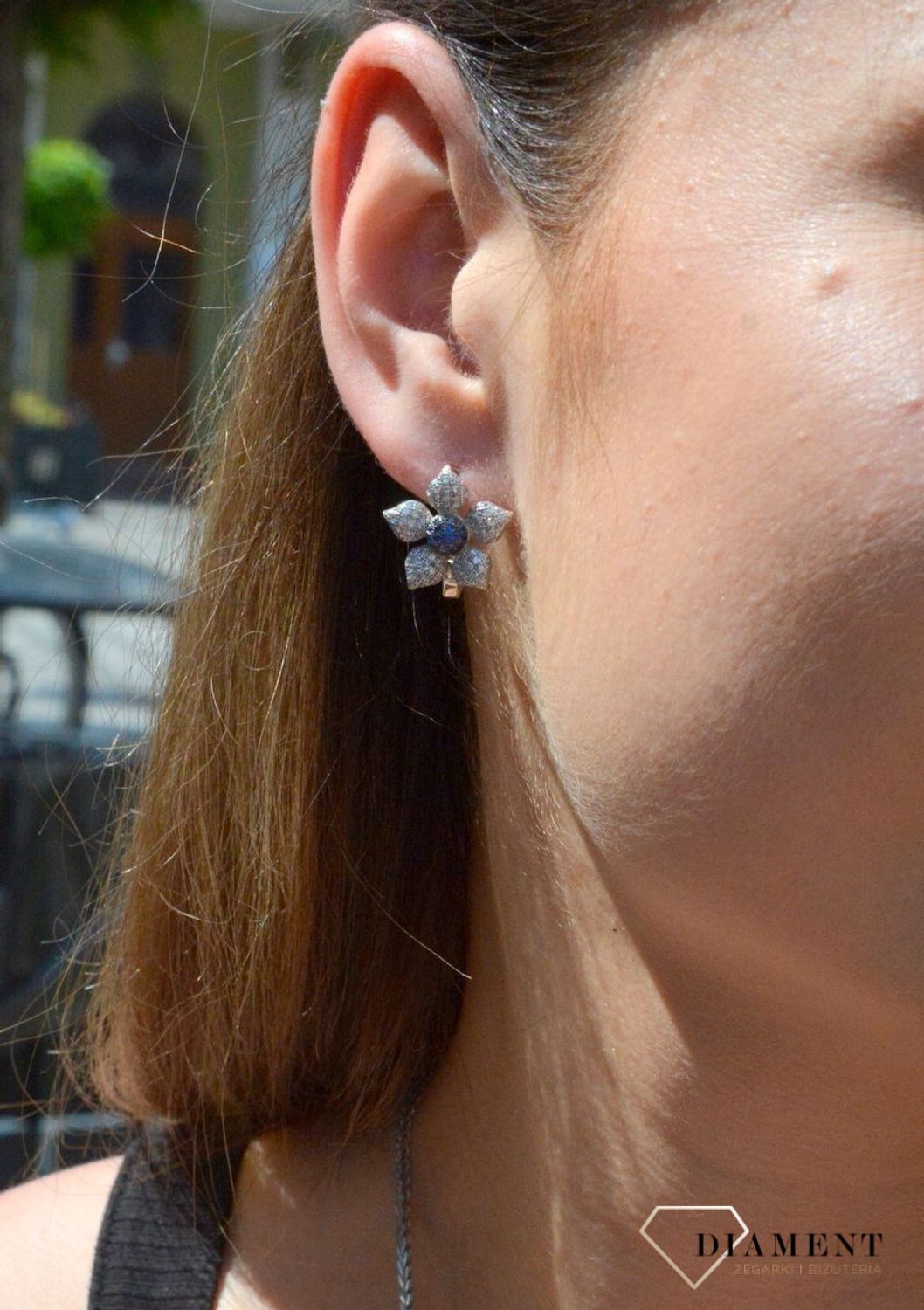 Komplet srebrny Kwiatek z niebieską cyrkonią DIA-KPL-6359-925. Srebrny komplet biżuterii. Srebrny komplet z cyrkoniami. Srebrny komplet kwiatek z niebieską cyrkonią. Komplet biżuterii.jpg