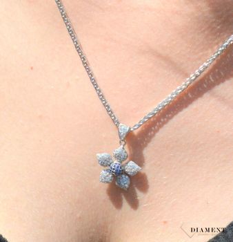 Komplet srebrny Kwiatek z niebieską cyrkonią DIA-KPL-6359-925. Srebrny komplet biżuterii. Srebrny komplet z cyrkoniami. Srebrny komplet kwiatek z niebieską cyrkonią. Komplet biżuterii srebrnej. Idealny kom (1).JPG