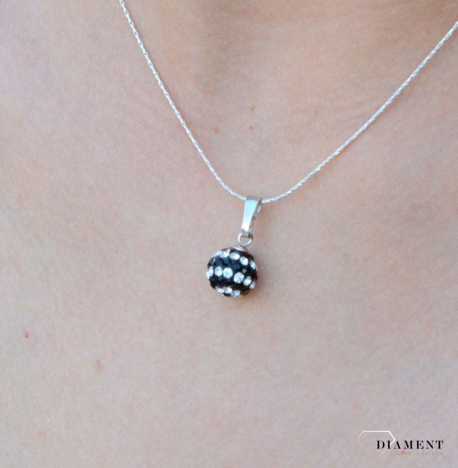 Komplet srebrny czarno białe kryształki Swarovski DIA-KPL-6361-925.  Srebrny komplet biżuterii. Srebrny komplet z kryształkami Swarovskiego. Czarno-białe kryształki. Komplet biżuterii srebrnej. Idealny komp.jpg